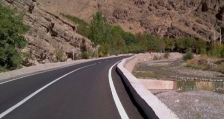 تشریح اقدامات انجام شده در راستای نگهداری راه های اصلی و شریانی استان