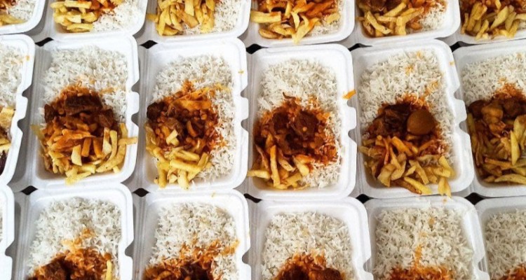 توزیع هزار پرس غذای گرم در شب شهادت امیرالمومنین ع توسط سپاه صحنه