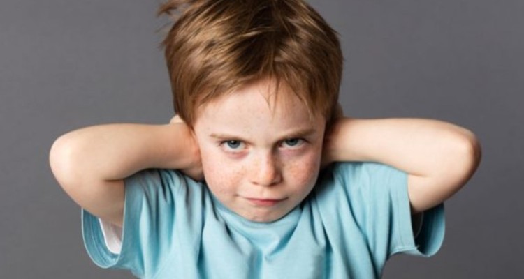 چطور با لجبازی کودک برخورد کنیم؟