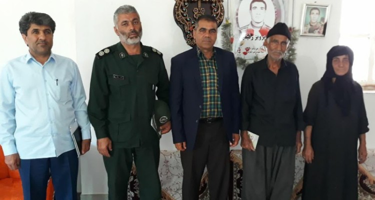 دیدار با خانواده شهیدوالامقام پرویزرفیعی  از روستای خدرآباد دینور
