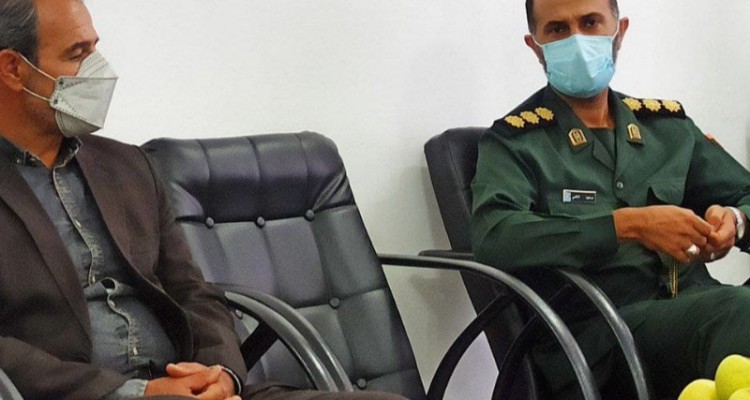 مسئولین باید در چهارچوب نظام و در مسیر خدمت به مردم حرکت کنند