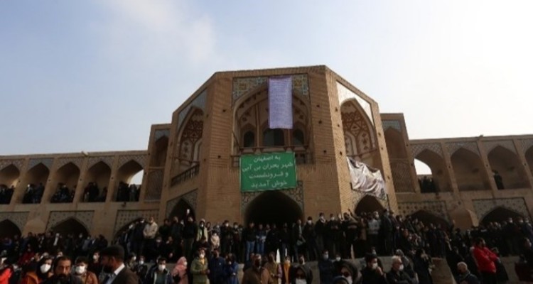 گزارش ‌تسنیم از حوادث امروز اصفهان/ موج‌سواری اغتشاشگران در زاینده‌رود بی‌آب/ جمعیتی که هیچ شباهتی به کشاورز نداشتند