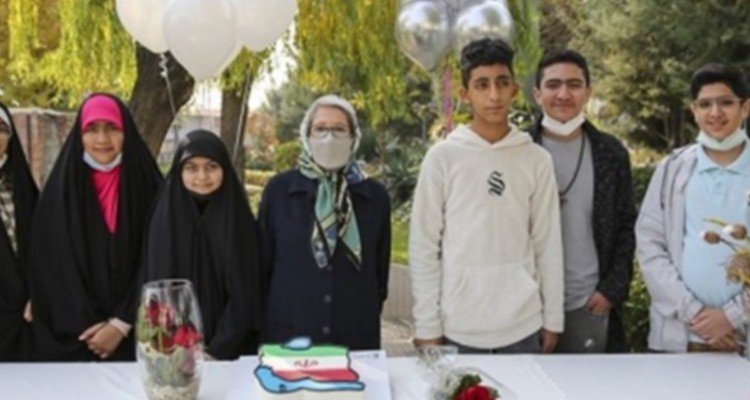 دهه هشتادی‌هایی که با «برکت» دوباره متولد شدند/ محرز: به خاص‌ترین داوطلبان واکسن برکت افتخار می‌کنم