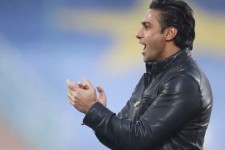 از تیمی قدرتمند ۳ امتیاز گرفتیم/ برای تهاجمی تر شدن زمان می خواهم