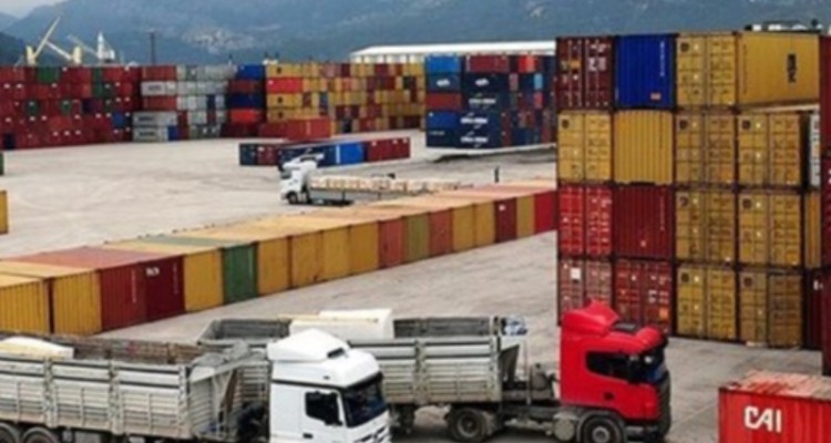 تراکم کانتینرها در گمرک آذربایجان برای صادر‌کنندگان ایرانی دردسرساز شد