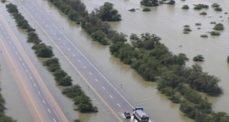 برف و باران در جاده‌‌های ۶ استان/ ۳۳ جاده به دلیل کاهش ایمنی و سیلاب ‌مسدود است‌