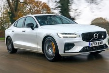 با ادامه کمبود جهانی تراشه، فروش خودروهای ولوو در دسامبر سقوط کرد