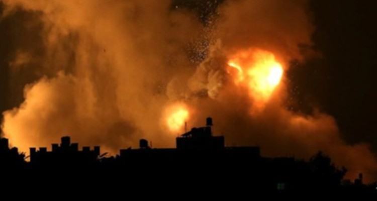 جنگنده‌های سعودی پایتخت یمن را بمباران کردند