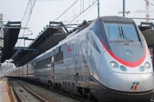 همه حواشی قطار سریع‌السیر تهران- اصفهان/ بسازیم یا کنار بگذاریم؟