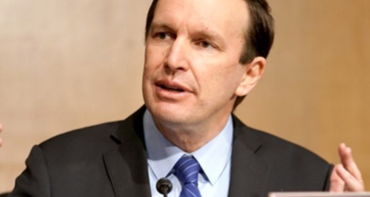 سناتور آمریکایی: از تحریم‌ها علیه ایران چیزی نصیب آمریکا نشد