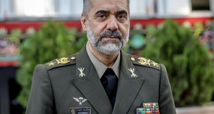 وزیر دفاع فرارسیدن چهل و سومین سالگرد پیروزی انقلاب را تبریک گفت