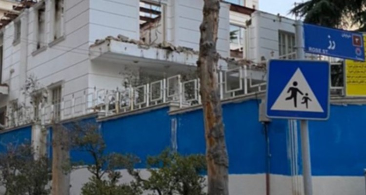 پاسخ‌گویی عجیب حناچی: من خانه شهرداران را فروختم، شهرداری فعلی مجوز تخریب نباید می‌داد!