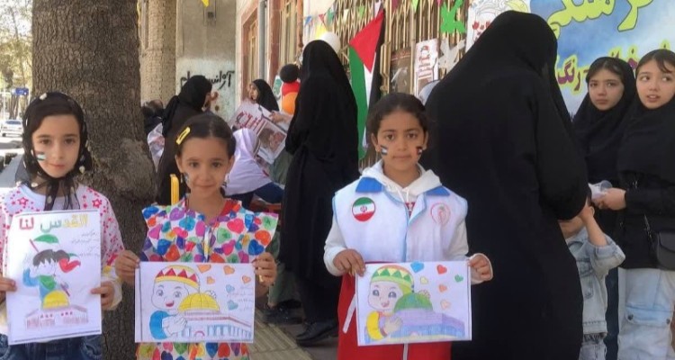 کودکان و نوجوانان صحنه در غرفه نقاشی روز قدس از رژیم صهیونیستی ابراز انزجاز نمودند