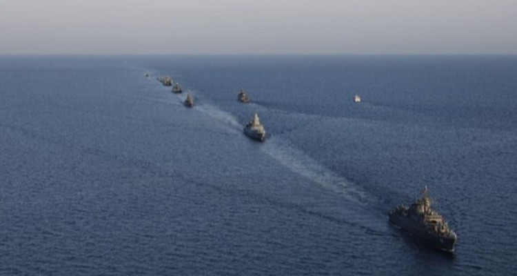 رژه شناورهای نیروی دریایی روسیه، عمان و ایران از مقابل ناوشکن جماران