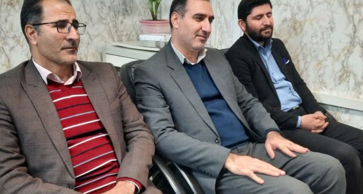 دیدار فرماندار با رئیس اداره ثبت احوال صحنه به مناسبت روز ثبت احوال