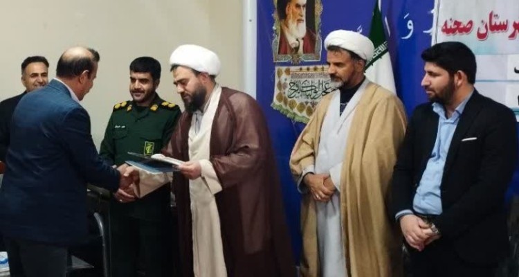 تجلیل از هنرمندان مراسم سالگرد شهادت حاج قاسم سلیمانی