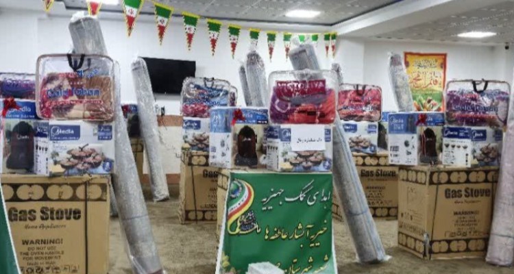 اهداء ۹سری کمک جهیزیه به نوعروسان در شهرستان صحنه 