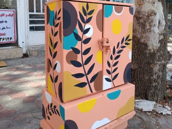 عملیات رنگ آمیزی و زیباسازی باکس های مخابراتی و ترانس های برق در سطح شهر   