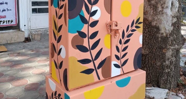 عملیات رنگ آمیزی و زیباسازی باکس های مخابراتی و ترانس های برق در سطح شهر   