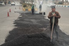 عملیات لکه‌گیری و ترمیم آسفالت بلوار اصلی شهر صحنه   