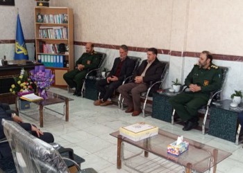 دیدار شهردار و اعضای شورای اسلامی شهر صحنه با فرمانده سپاه ناحیه صحنه به مناسبت روز پاسدار   