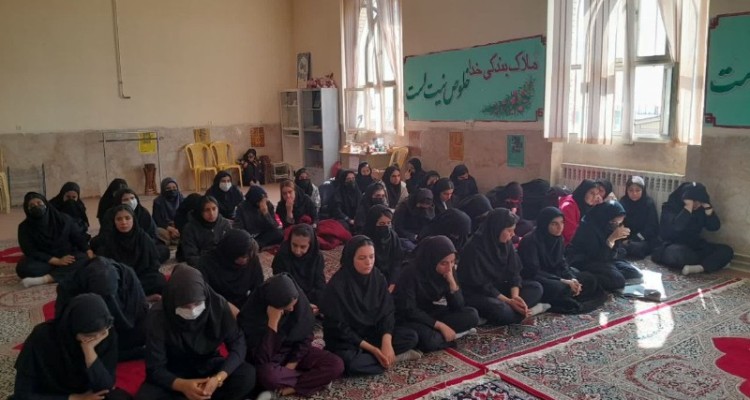 نشست فرهنگی قرآنی در دبیرستان دخترانه فضیلت صحنه