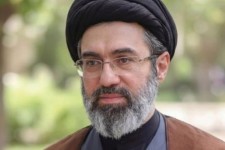 پیشرفت کشور بر بال‌های معلم و کارگر است
