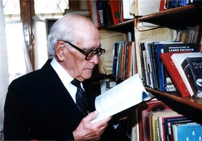 ماجرای پروفسور حسابی و پخش غذای رایگان در خانه ویگتور هوگو ماجرای پروفسور حسابی و پخش غذای رایگان در خانه ویگتور هوگو