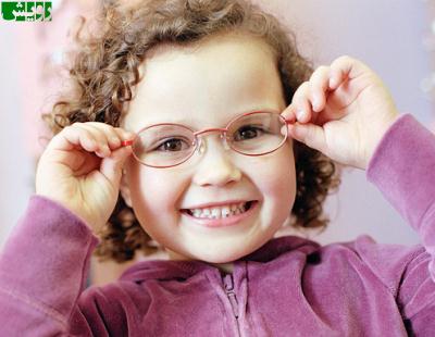 نشانههای آستیگمات بودن چشم کودک نشانههای آستیگمات بودن چشم کودک