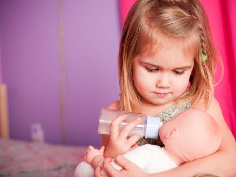  از چه سنی می توان کودکان را در خانه تنها گذاشت؟ 