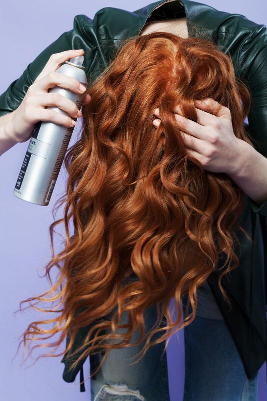  اسپری مو باعث ریزش موها می‌شود؟ 