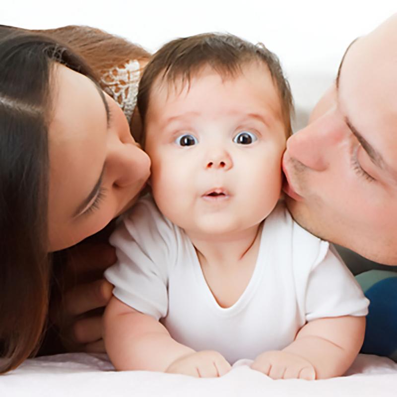  مزایای بوسیدن کودک 