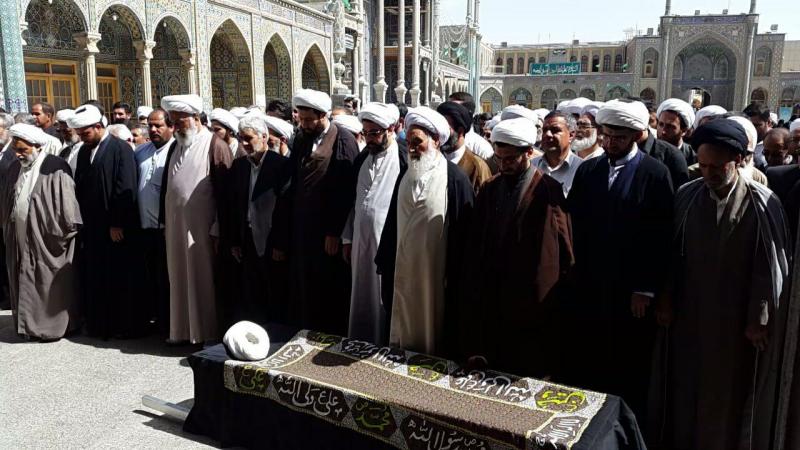 پیکر حجت الاسلام 'عزیزمراد منصوری' امام جمعه سابق شهرستان صحنه تشییع شد