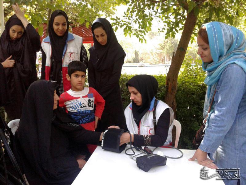 بیش از 200 نفر از خدمات ایستگاه سلامت جمعیت هلال احمر شهرستان صحنه بهره مند شدند / ارائه خدمات آموزشی و درمانی در طول هفته هلال احمر