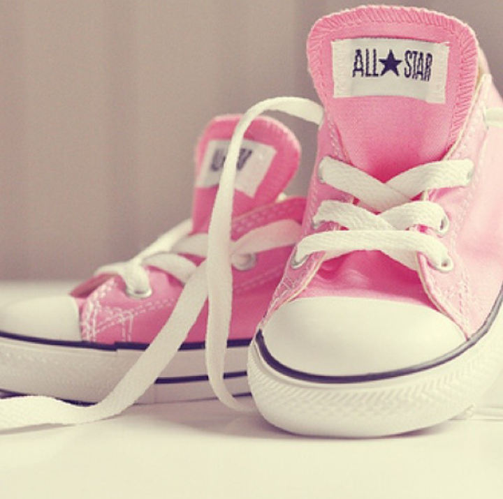 نحوه شستن کفش های کتانی نحوه شستن کفش های کتانی