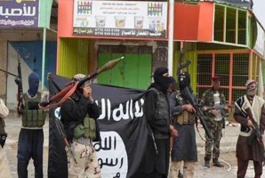 داعش با پخش لباس کردی در میان نیروهایش خود را برای فرار آماده می کند داعش با پخش لباس کردی در میان نیروهایش خود را برای فرار آماده می کند