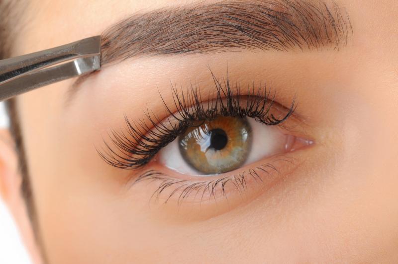  با تیغ زدن ابروهایم واقعا پرپشت می شود؟ 