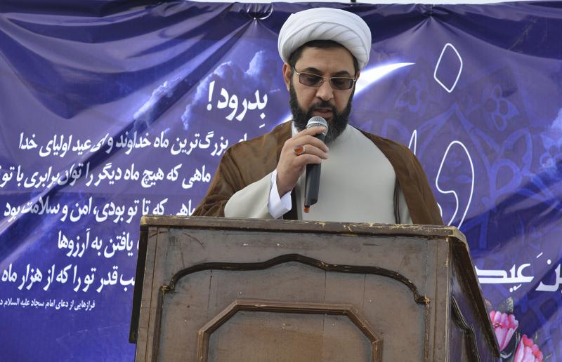 کارخانه هایی که از تمام امکانات شهرستان صحنه استفاده می کنند باید نیروی بومی جذب کنند