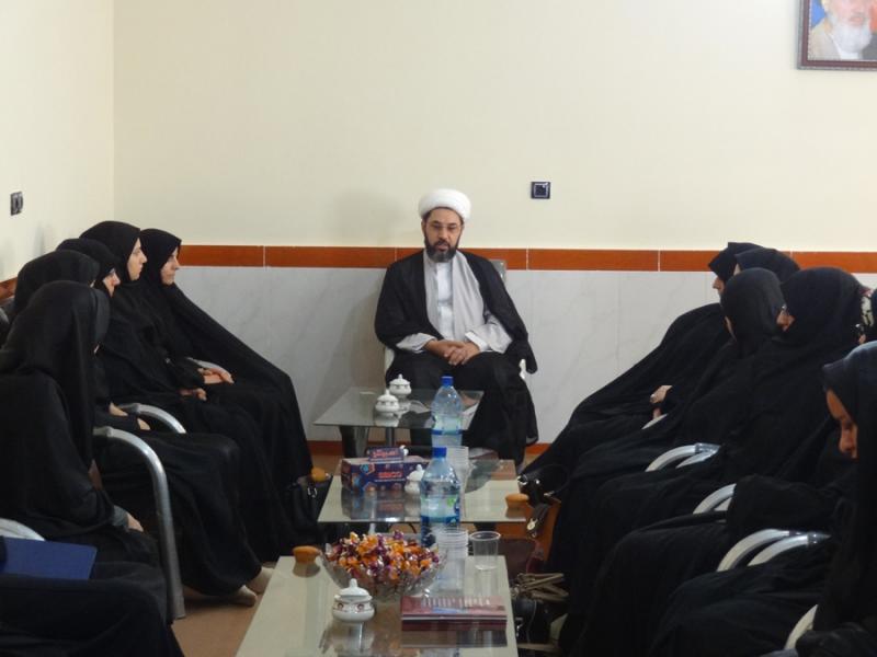بانوان شهرستان صحنه در اولین روز از هفته حجاب با امام جمعه این شهرستان دیدار کردند + تصویر