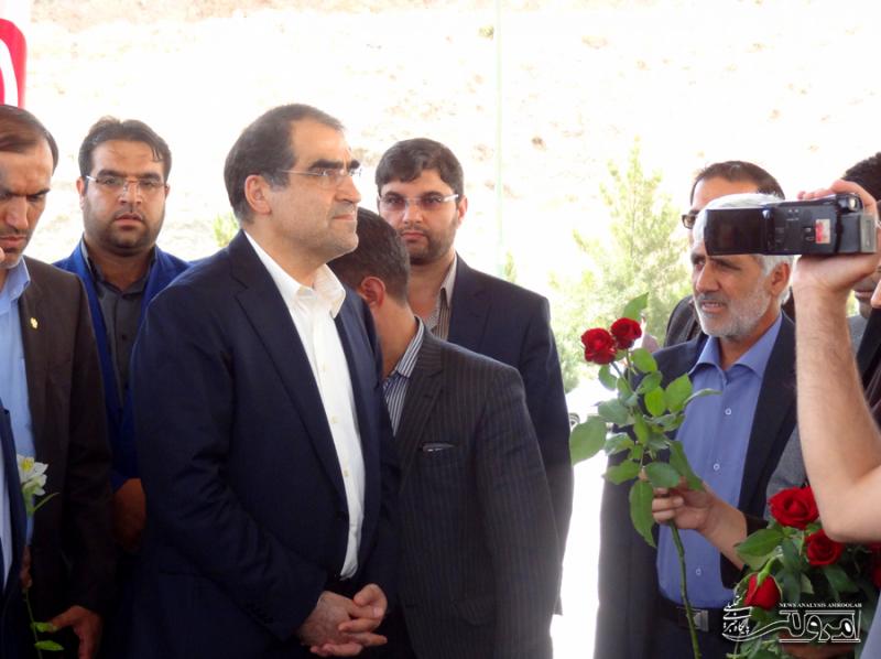ادای احترام وزیر بهداشت به شهدای گمنام شهرستان صحنه + گزارش تصویری