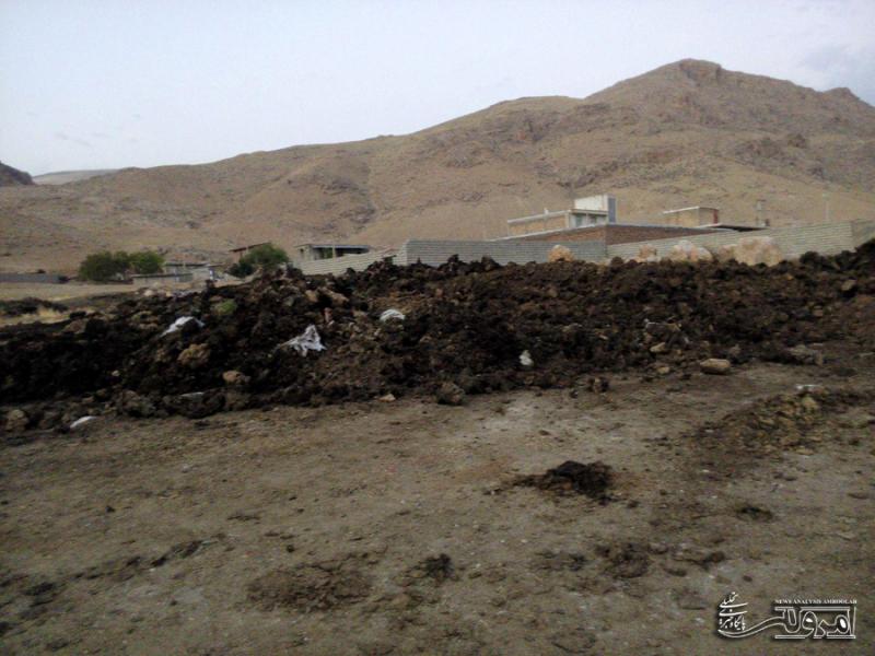 دفع غیر بهداشتی زباله و فضولات حیوانی در روستای کلید دره شهرستان صحنه +عکس