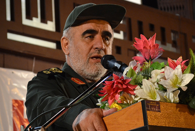 چشم دوختن به آن سوی مرز ها باعث مرگ انقلاب اسلامی می شود