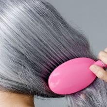 سفیدی زودرس مو ، دلیل سفید شدن مو ها و راه های مقابله با آن سفیدی زودرس مو ، دلیل سفید شدن مو ها و راه های مقابله با آن