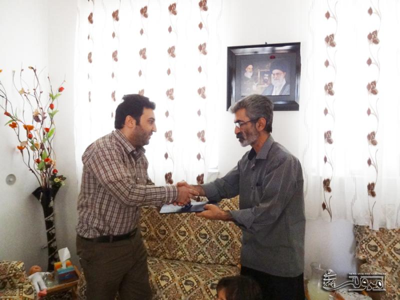 دیدار و سرکشی از دو خانواده شهید شهرستان صحنه + گزارش تصویری