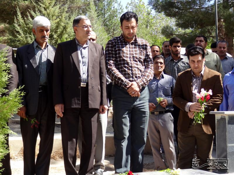 گلزار شهدای صحنه غبارروبی و عطرافشانی شد + تصویر
