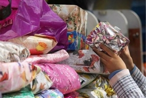 60 پایگاه هدایای مردم سرپل ذهاب در جشن عاطفه ها را جمع آوری می کنند