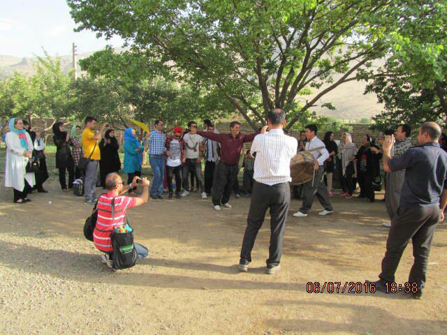 روستای کرتویج بخش دینور همه روزه میزبان گردشگران داخلی و خارجی است + تصویر