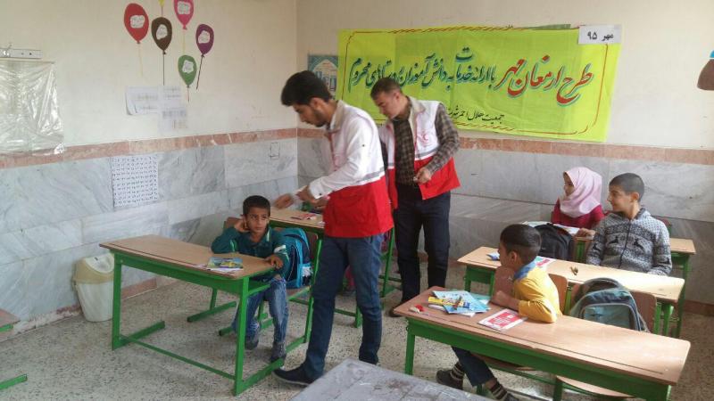طرح ارمغان مهر به منظور کمک به دانش آموزان مناطق محروم صحنه اجرا شد