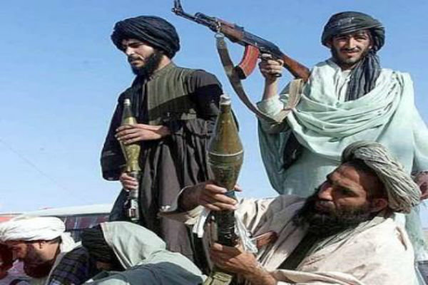 طالبان ده‌ها نظامی افغانستانی را تیرباران کرد