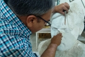 	رونمایی از سردیس شهید آوینی در حوزه هنری استان کرمانشاه 